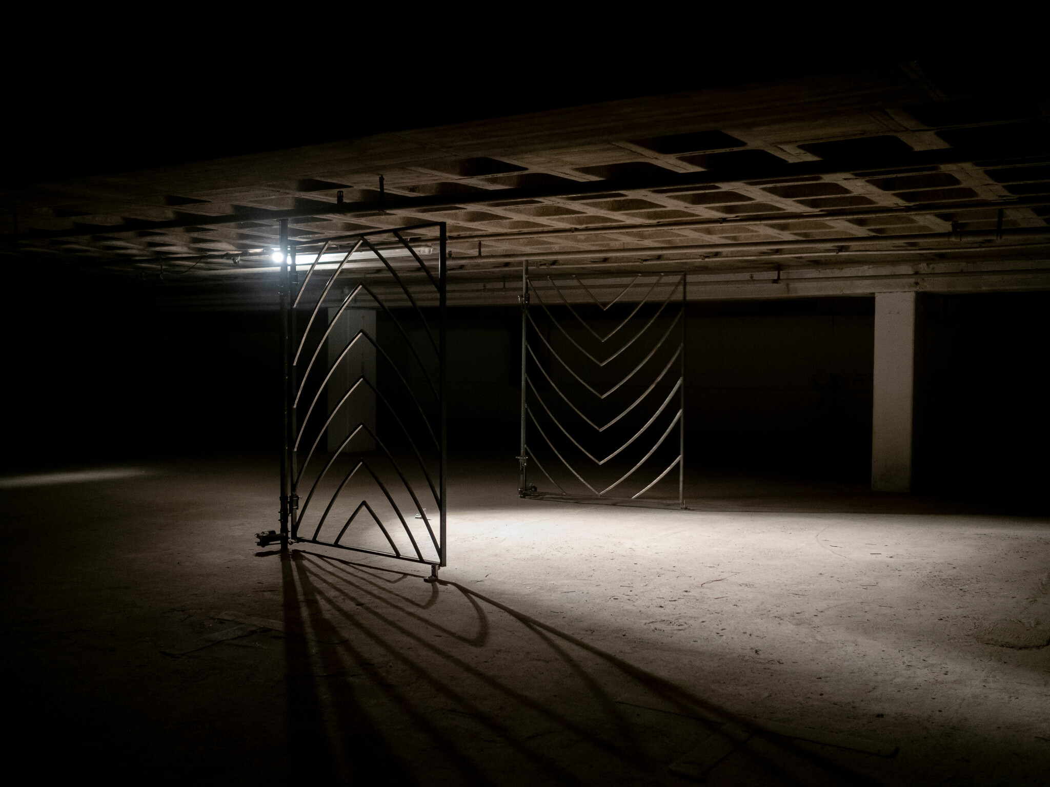 TEST - 2019 Friedrich Andreoni sound installation (metal gate, analog motors 210 x 300 cm)