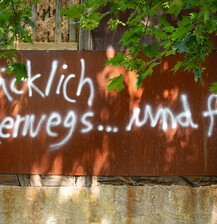 Auf dem Weg zur Kirchenruine