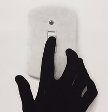 Regina Silveira, Plugged 1, 2011. Fotogravura; 66,5 X 47,5 cm