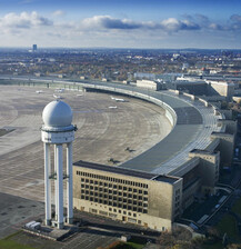 auf dem Gelände des ehem. Flughafen Tempelhof