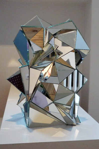 „Fragment“, Object from mirror glass