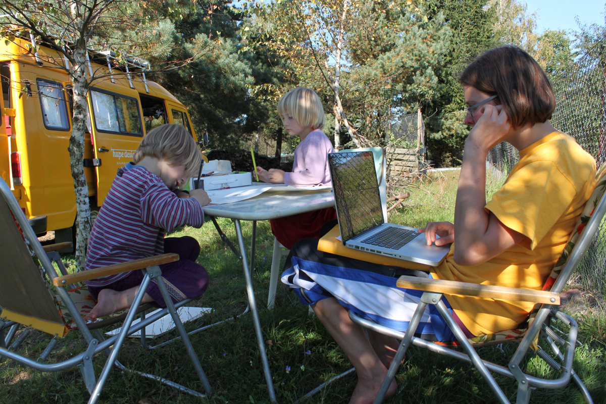 Arbeitsplatz im Hintergarten