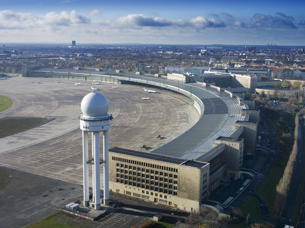 auf dem Gelände des ehem. Flughafen Tempelhof