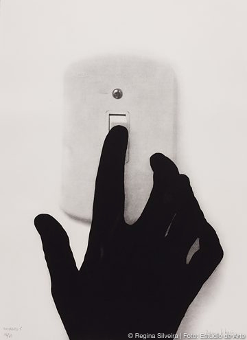 Regina Silveira, Plugged 1, 2011. Fotogravura; 66,5 X 47,5 cm